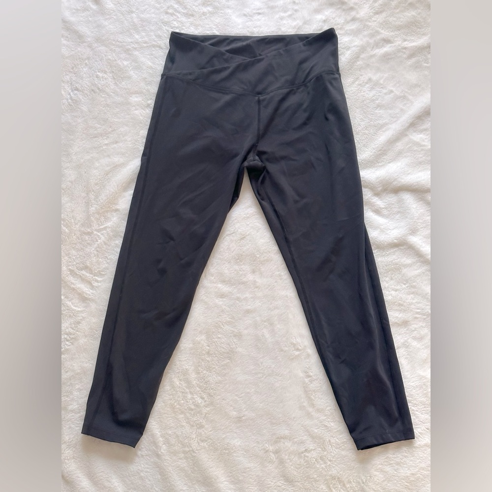 Black front cross legging in Size L